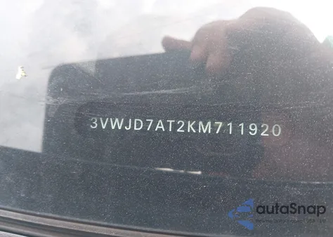 2019 Volkswagen Beetle 2.0T Se z USA, uszkodzony, nr VIN 3VWJD7AT2KM711920